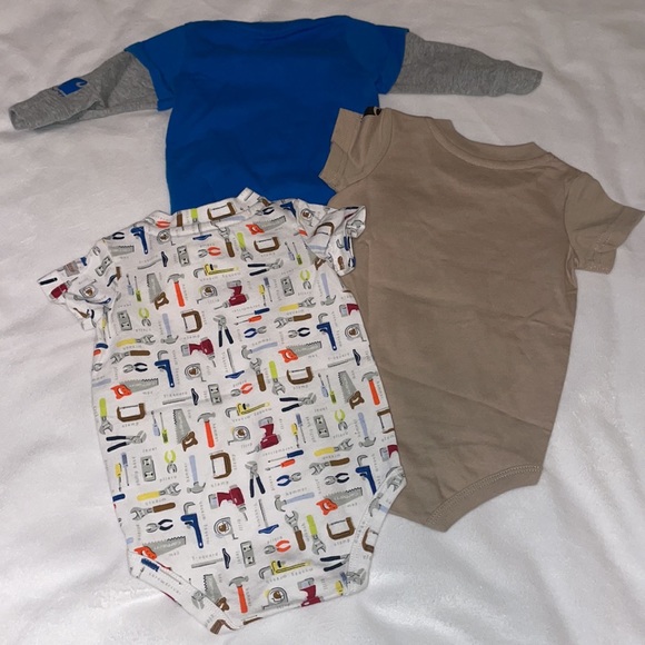 Like new Carhartt boys size 6 months - Picture 2 of 3
